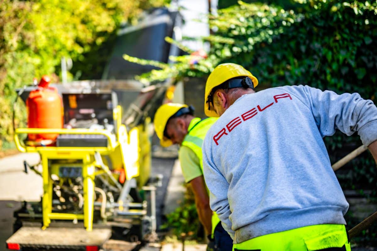Mitarbeiter im Straßenbau